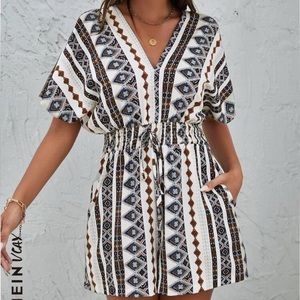 VCAY Geo Print Batwing Sleeve Shirred Knot Front
Romper